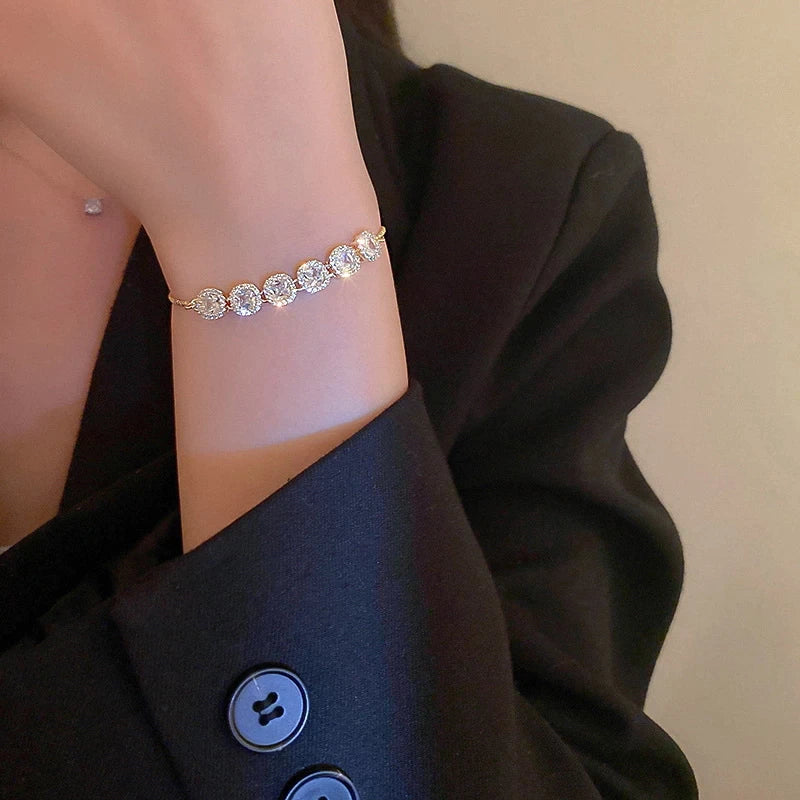 Pulsera de lujo ajustable con circonitas en oro