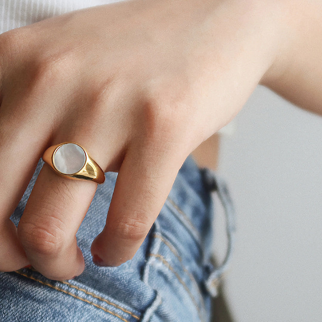 Anillo con perlas de madreperla