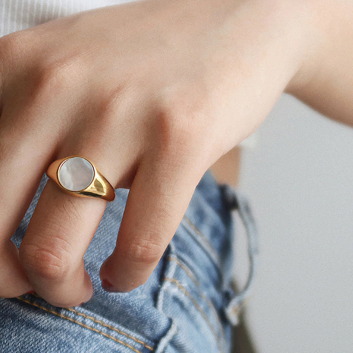 Anillo con perlas de madreperla