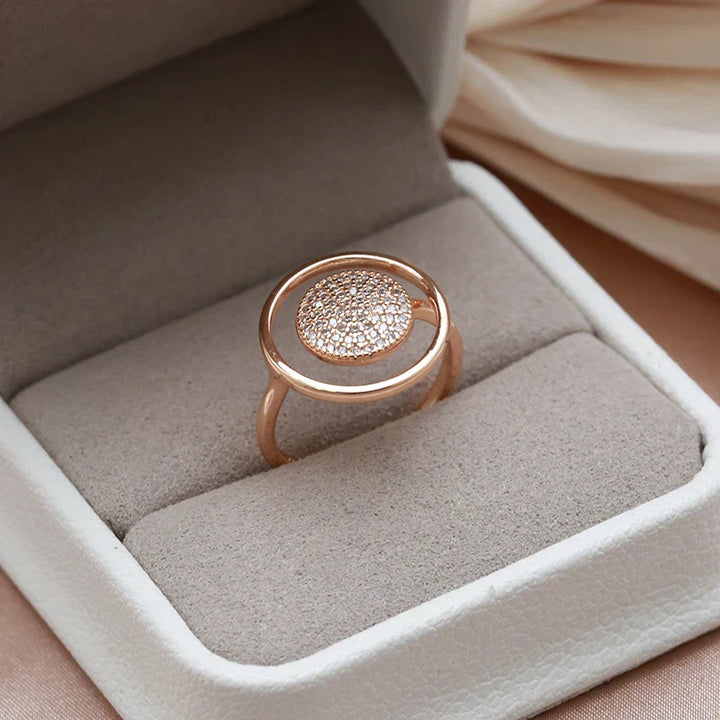 Anillo de dama único con recubrimiento de circonita, oro rosa de 585