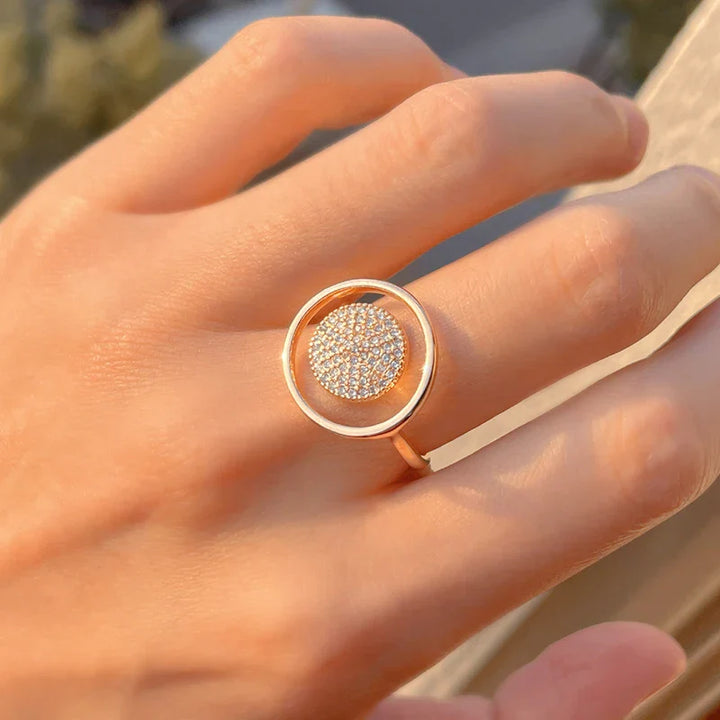 Anillo de dama único con recubrimiento de circonita, oro rosa de 585