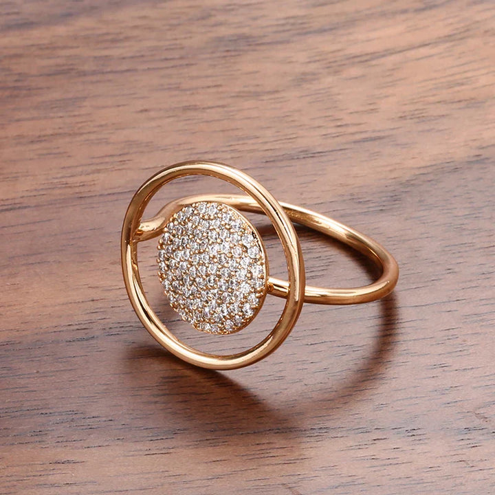 Anillo de dama único con recubrimiento de circonita, oro rosa de 585