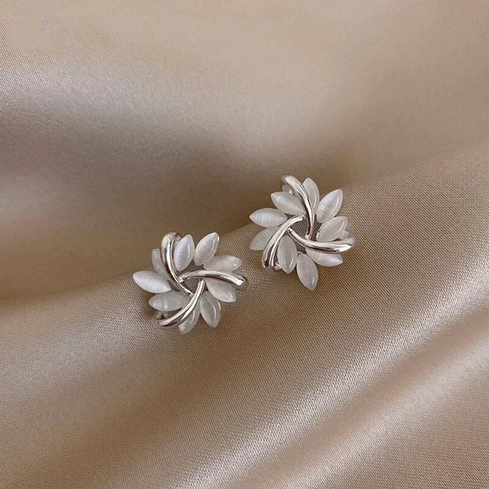 Pendientes de aro con flores de ópalo de oro